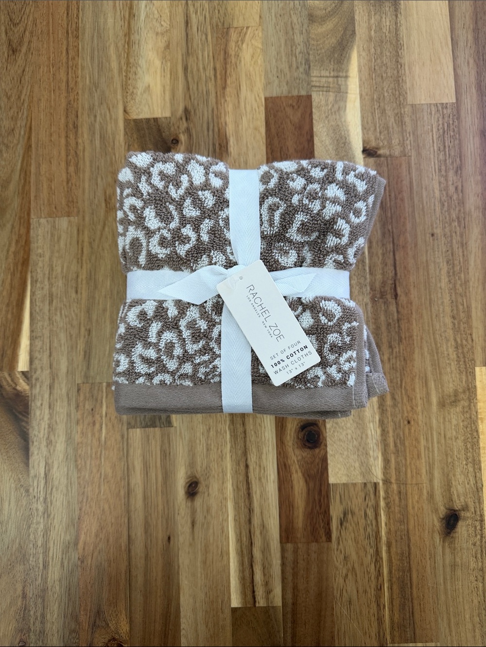NWT Rachel Zoe Cheetah Print Wash Cloth Set